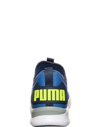 blaue Sportschuhe von Puma