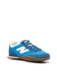 blaue Sportschuhe von New Balance