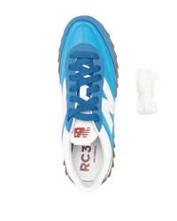 blaue Sportschuhe von New Balance