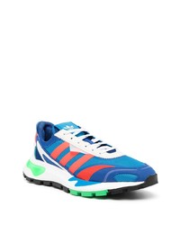 blaue Sportschuhe von adidas