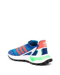 blaue Sportschuhe von adidas