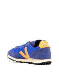 blaue Sportschuhe von Veja