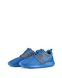 blaue Sportschuhe von Nike