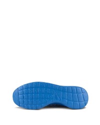 blaue Sportschuhe von Nike