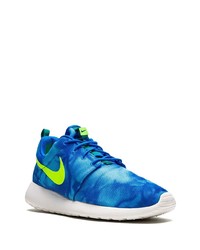 blaue Sportschuhe von Nike