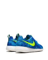 blaue Sportschuhe von Nike