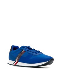 blaue Sportschuhe von Tommy Hilfiger