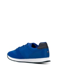 blaue Sportschuhe von Tommy Hilfiger