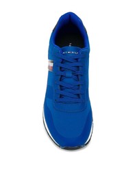 blaue Sportschuhe von Tommy Hilfiger