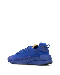 blaue Sportschuhe von Diesel