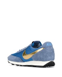 blaue Sportschuhe von Nike