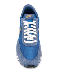 blaue Sportschuhe von Nike