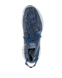 blaue Sportschuhe von Nike