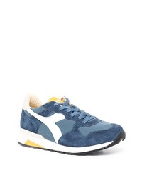 blaue Sportschuhe von Diadora