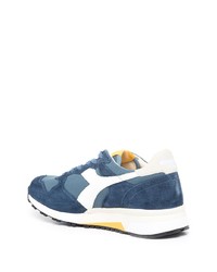 blaue Sportschuhe von Diadora