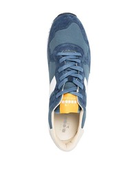 blaue Sportschuhe von Diadora