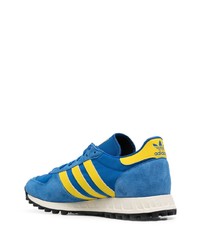 blaue Sportschuhe von adidas