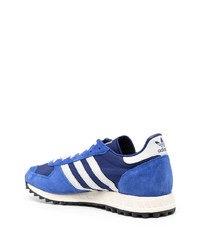 blaue Sportschuhe von adidas