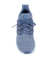 blaue Sportschuhe von adidas