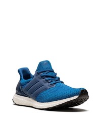 blaue Sportschuhe von adidas