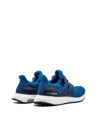 blaue Sportschuhe von adidas