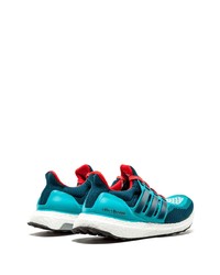 blaue Sportschuhe von adidas