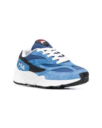 blaue Sportschuhe von Fila