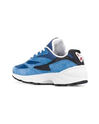 blaue Sportschuhe von Fila