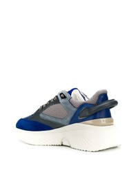 blaue Sportschuhe von Buscemi