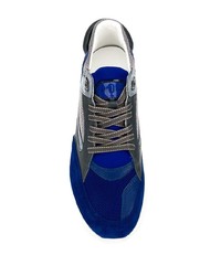 blaue Sportschuhe von Buscemi