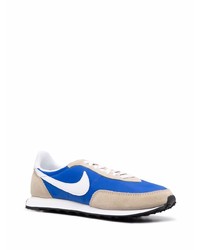 blaue Sportschuhe von Nike