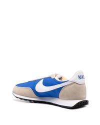 blaue Sportschuhe von Nike