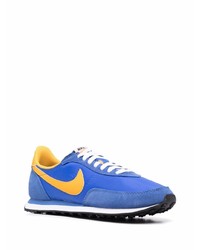 blaue Sportschuhe von Nike