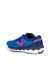 blaue Sportschuhe von Mizuno