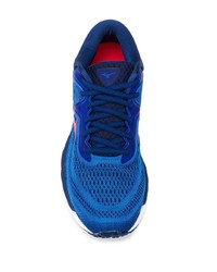 blaue Sportschuhe von Mizuno