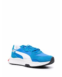 blaue Sportschuhe von Puma