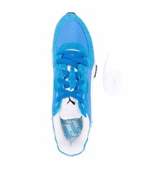 blaue Sportschuhe von Puma