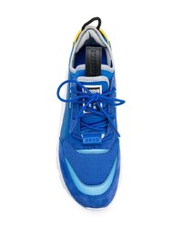 blaue Sportschuhe von Puma