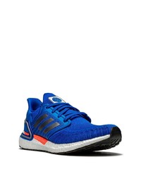 blaue Sportschuhe von adidas