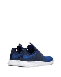 blaue Sportschuhe von adidas