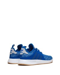 blaue Sportschuhe von adidas