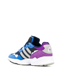 blaue Sportschuhe von adidas