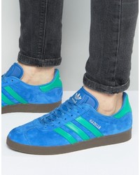 blaue Turnschuhe von adidas