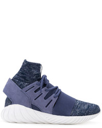 blaue Turnschuhe von adidas