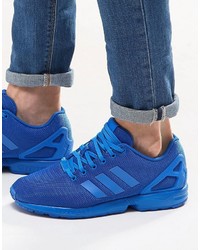 blaue Turnschuhe von adidas