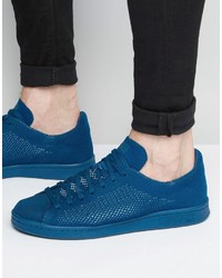 blaue Turnschuhe von adidas