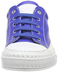 blaue Turnschuhe von Candice Cooper