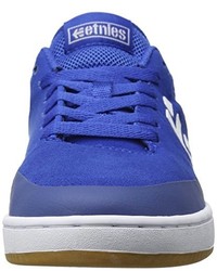 blaue Turnschuhe von Etnies