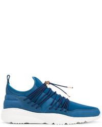 blaue Turnschuhe von Filling Pieces