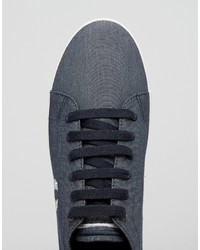 blaue Turnschuhe von Fred Perry